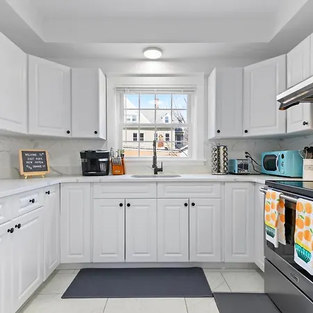 Casa Soleada In East Rock Near Dt And Yale Som With Free Parking And King Bed Apartment New Haven Exterior photo